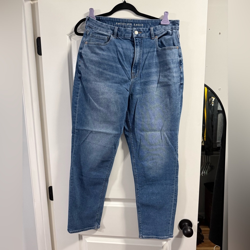 American Eagle Outfitters Mom Jeans